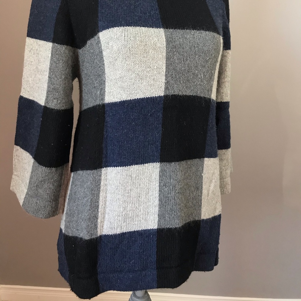 Sweater - Picture 4 of 4